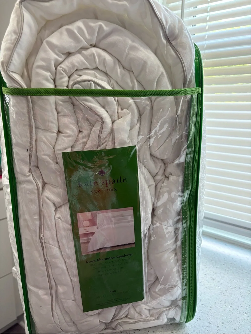 NEW Kate Spade Alternative White King Down Alternative Comforter